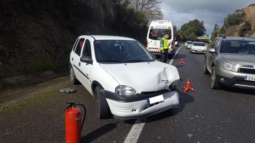 Tres heridos en un accidente en la vía rápida de Cambados a Vilagarcía