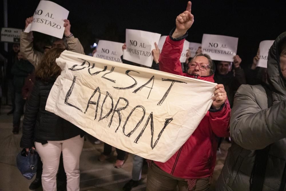 Protesta a Lloret per la pujada de taxes