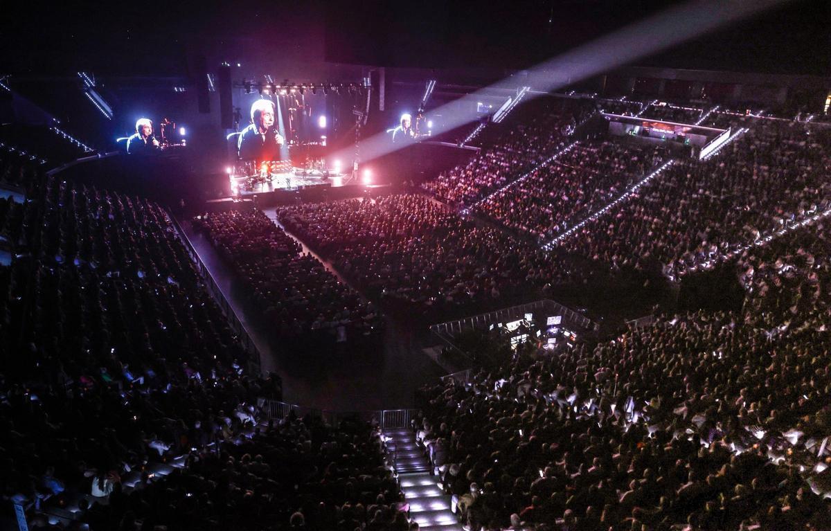 Imagen del Roig Arena durante el concierto de Raphael