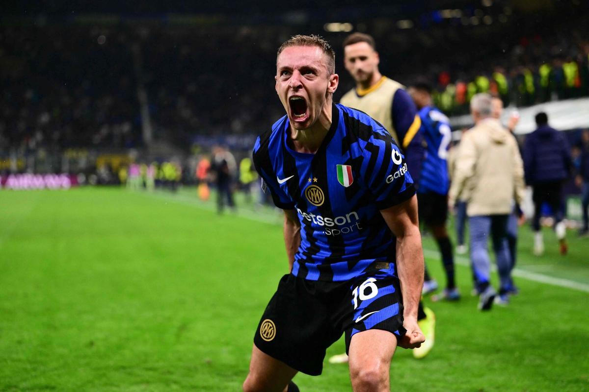 Davide Frattesi celebrates Inter the goal of the Inter in the extension of the semifinal against Barça.