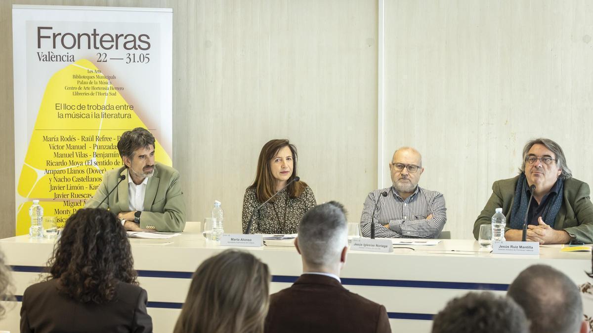 Jose Luis Moreno, Marta Alonso, Jesús Iglesias Noriega y Jesús Ruiz Mantilla en la presentación del festival Fronteras en Les Arts