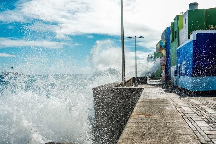 09-11-18. LAS PALMAS DE GRAN CANARIA. OLAS EN ...