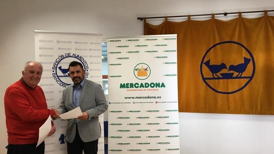 Enrique Castillo, vocal ee Bancosol y Francisco Rodríguez, responsable de Relaciones Externas de Mercadona en Málaga.