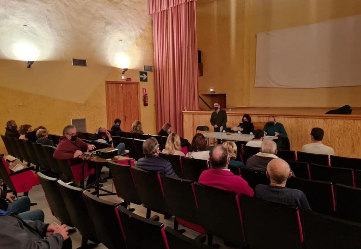 Asamblea vecinal en Bardenas.  |