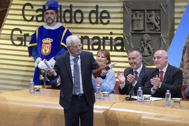 Entrega de Honores y Distinciones del Cabildo de ...