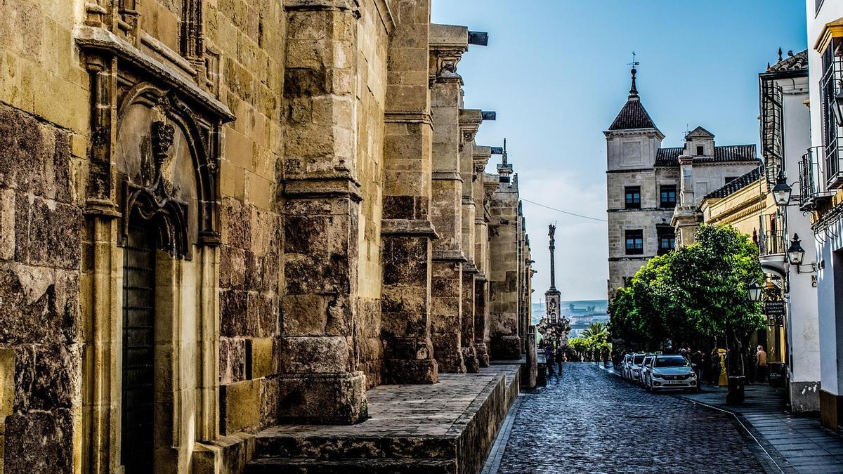 Ciudades españolas que florecen en primavera y parecen sacadas de una postal