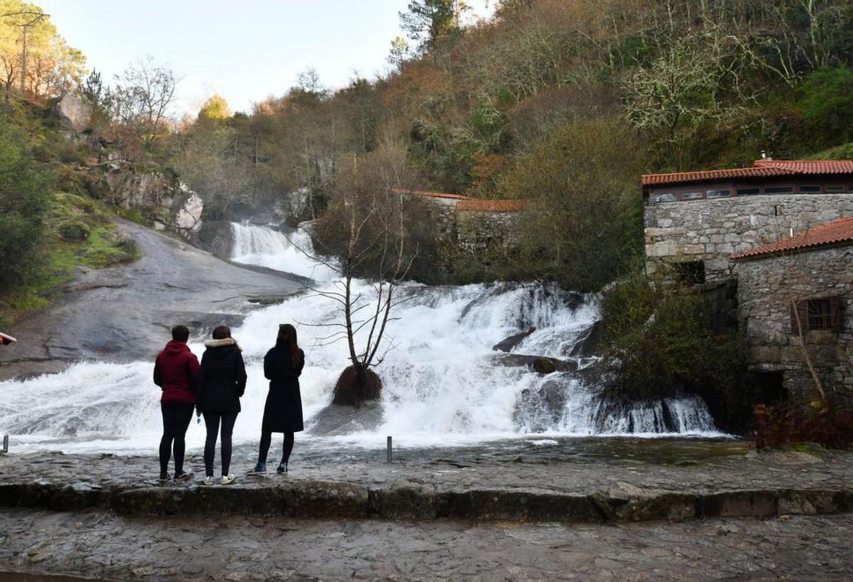 A Barosa, en Barro, en un díade mucho caudal.   | // G. SANTOS