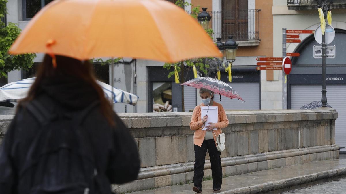 Imatge d'arxiu d'un dia de pluja a Girona.