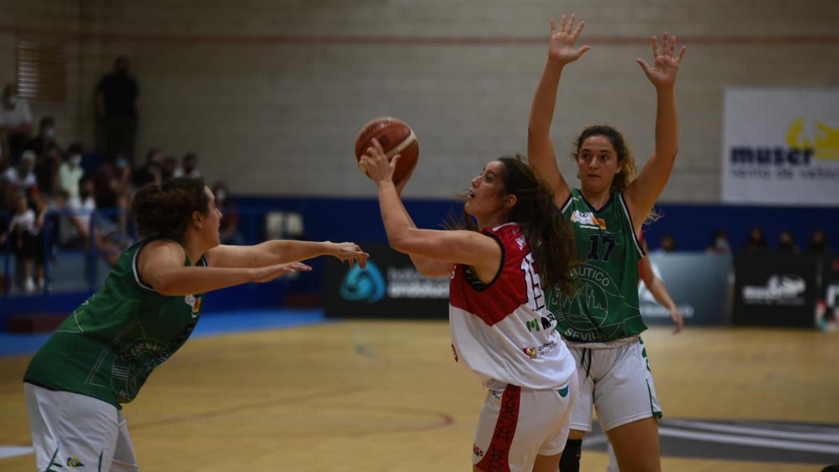 María Castro, durante un encuentro con el Córdoba Milar, la pasada temporada.