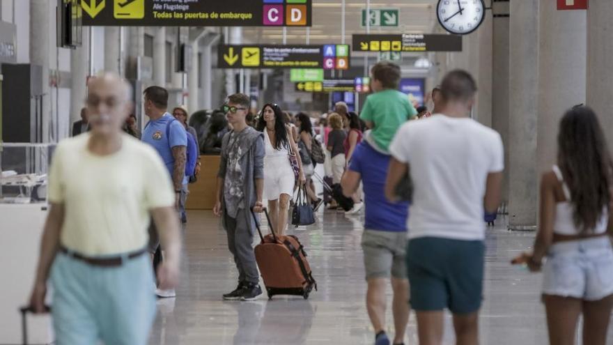 Fin a la escalada del precio del agua en los aeropuertos: límite 1,60 euros