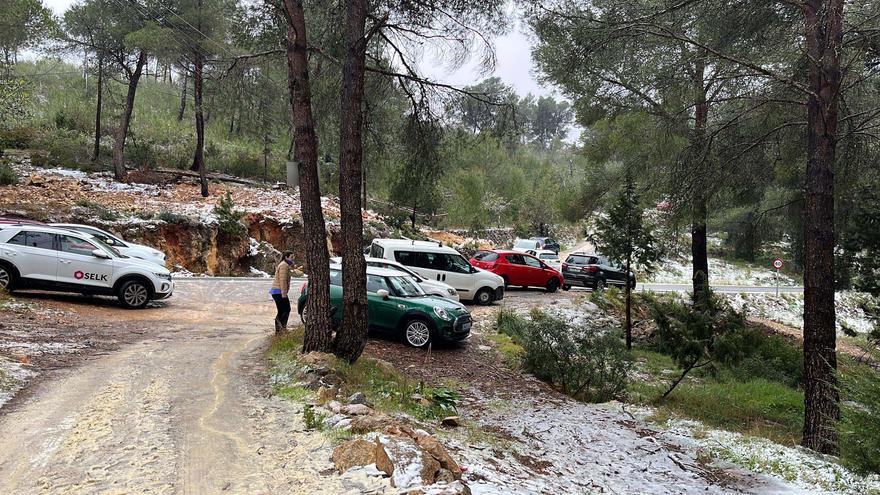 Vídeo de los atascos en Sant Joan provocados para la nieve de la borrasca