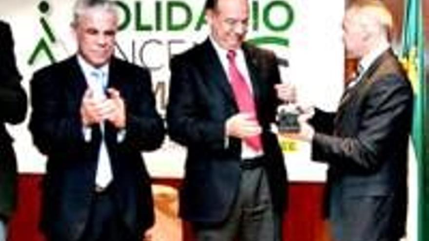 La Uex recibe el Premio ´Solidario ONCE 2007´por sus medidas de integración de discapacitados