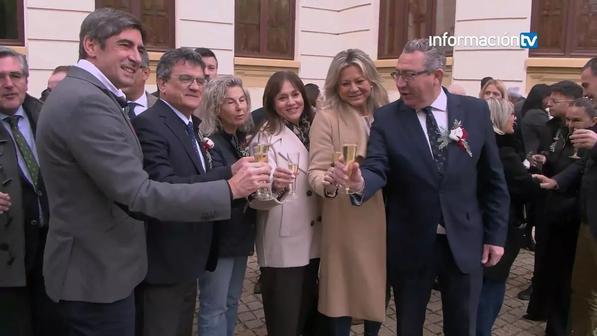 Un brindis por el periodismo y la política de proximidad en la Diputación de Alicante