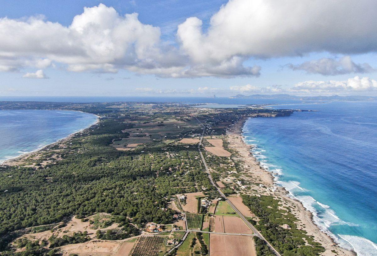 Imagen aérea de la isla de Formentera facilitada por el Consell