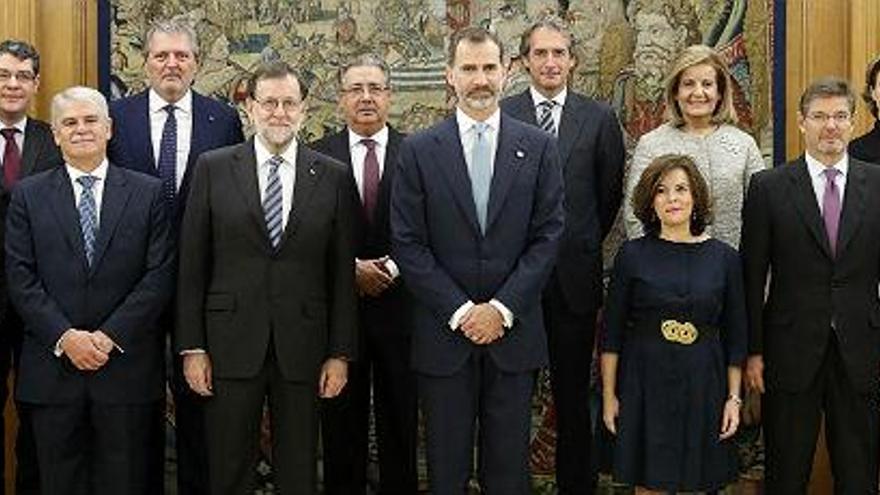 Rajoy impulsa una renovación moderada en un Gobierno frágil