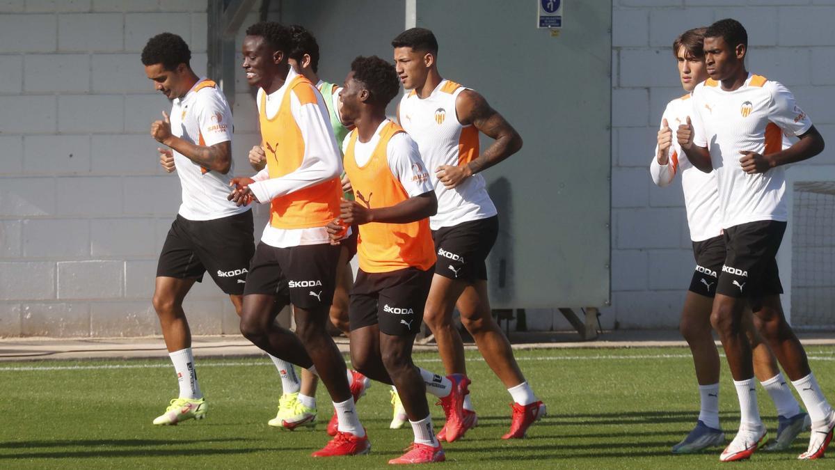 Diakhaby en el entrenamiento con Musah