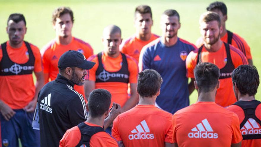 Barragán, única ausencia en el entrenamiento del Valencia