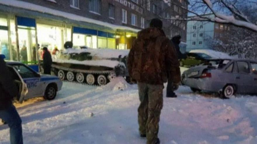 Un ruso realiza un alunizaje con un tanque para robar una botella de vino