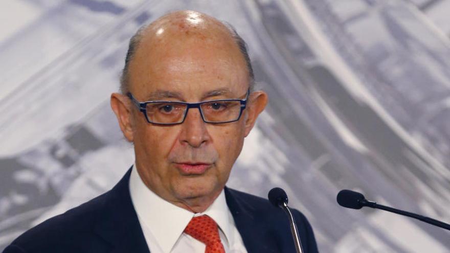 Montoro &quot;confía&quot; en que la Comunidad cumpla con su &quot;obligación&quot; de corregir el gasto