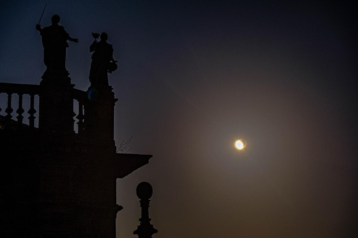Las mejores imágenes del eclipse desde Santiago Las mejores imágenes del eclipse desde Santiago