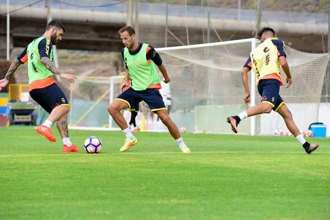 .Entrenamiento de la UD Las Palmas en Barranco ...