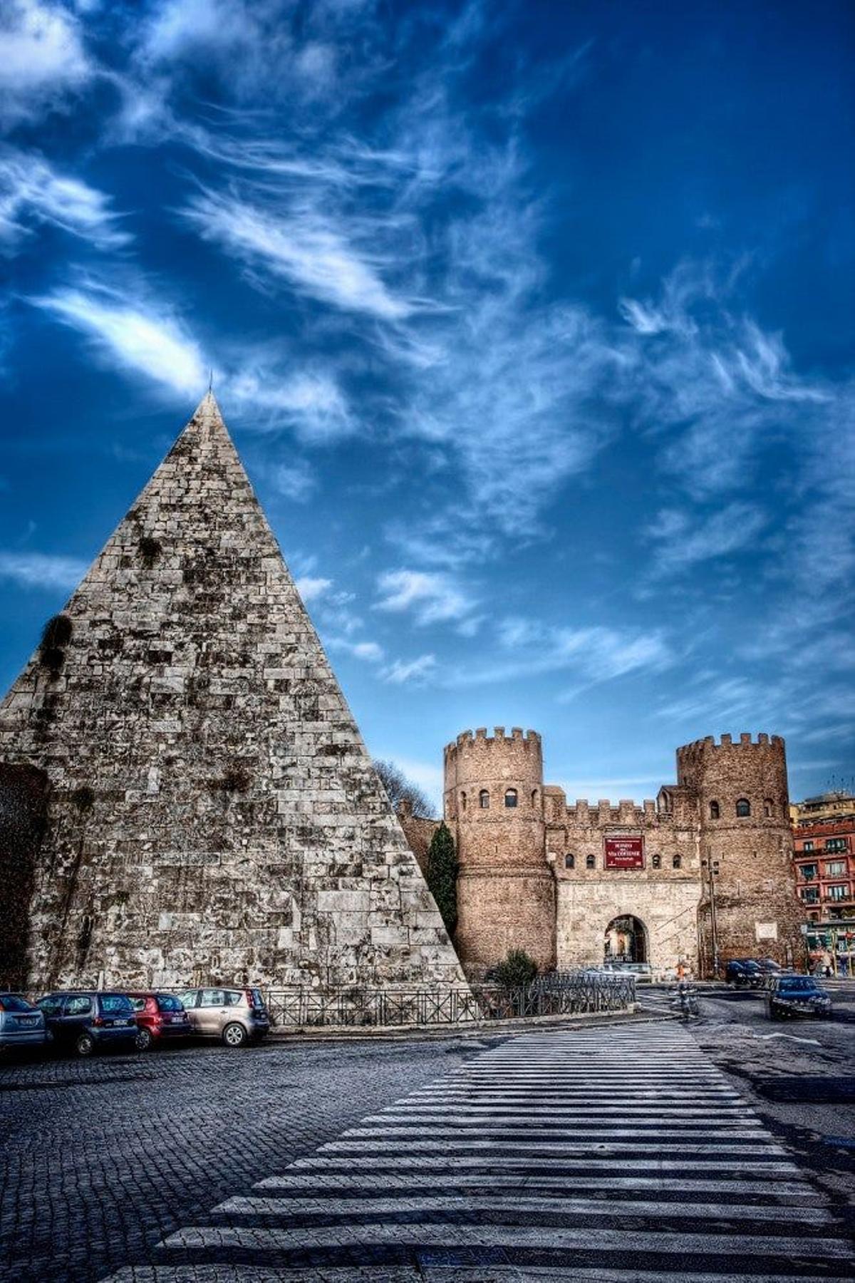 Pirámide Cestia (Italia)