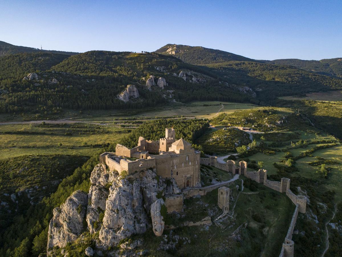 Es una joya de la arquitectura civil y militar levantada en el siglo XI.