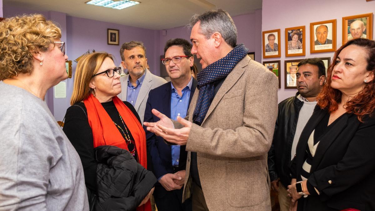 Juan Espadas, durante su visita a Rincón de la Victoria.