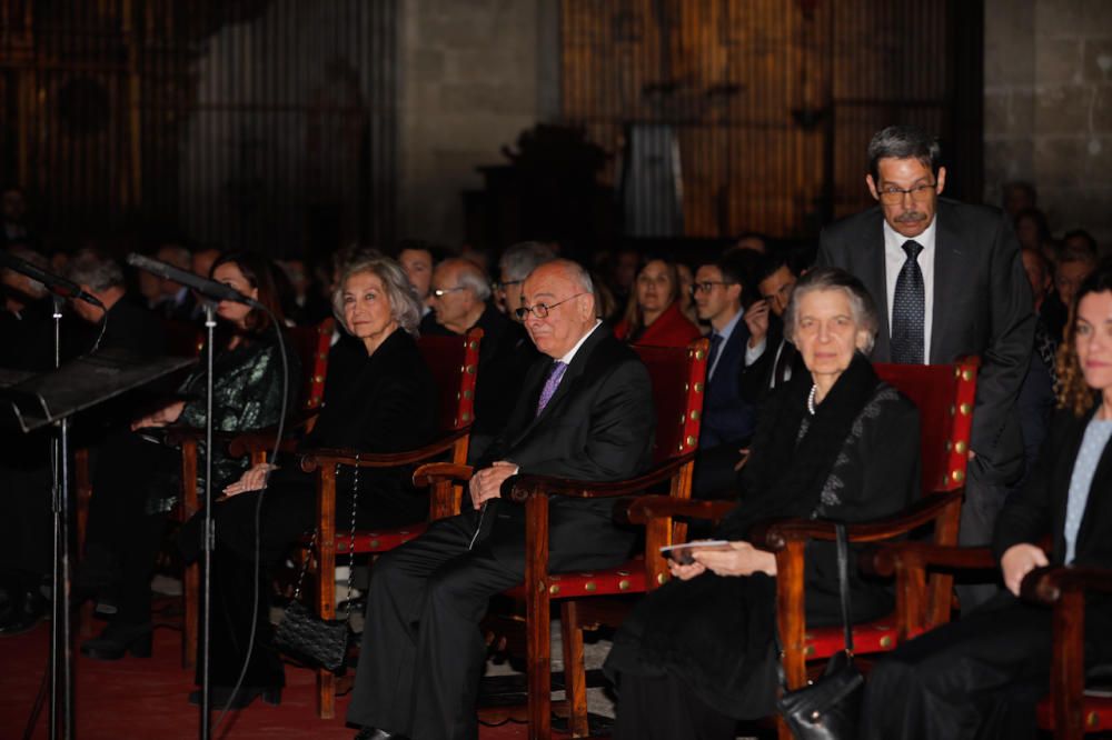 Altkönigin Sofía bei Konzert in Kathedrale