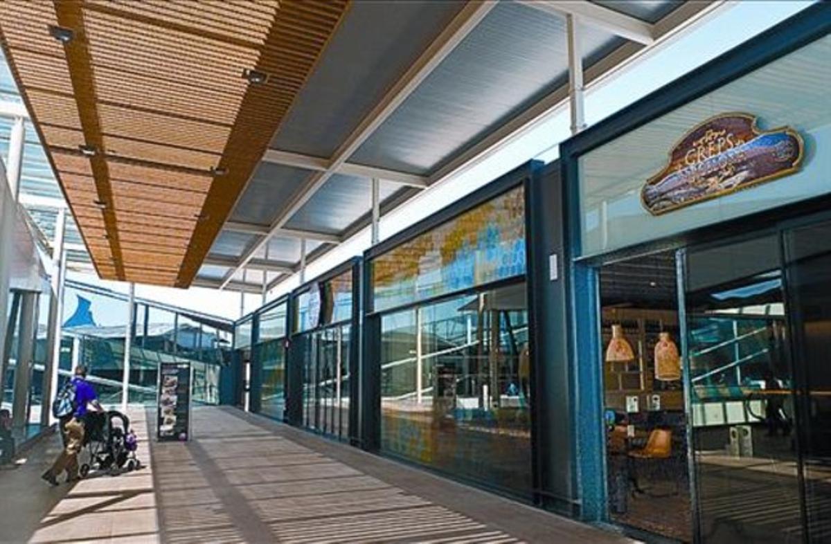 Vista del complex des de l’última planta; al costat, el restaurant Mirando al Mar, acabat d’obrir, i a sota, més oferta gastronòmica.