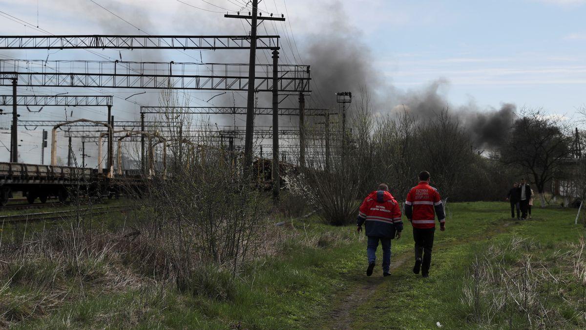 El ataque ruso contra cinco estaciones de tren en Ucrania pone en jaque a su sistema ferroviario.