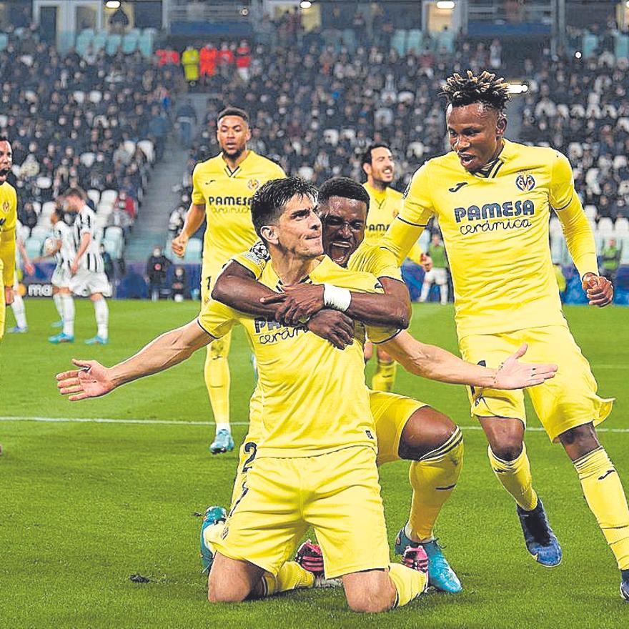 Gerard Moreno celebra uno de los goles que derrocaron a la Juve en Turín.