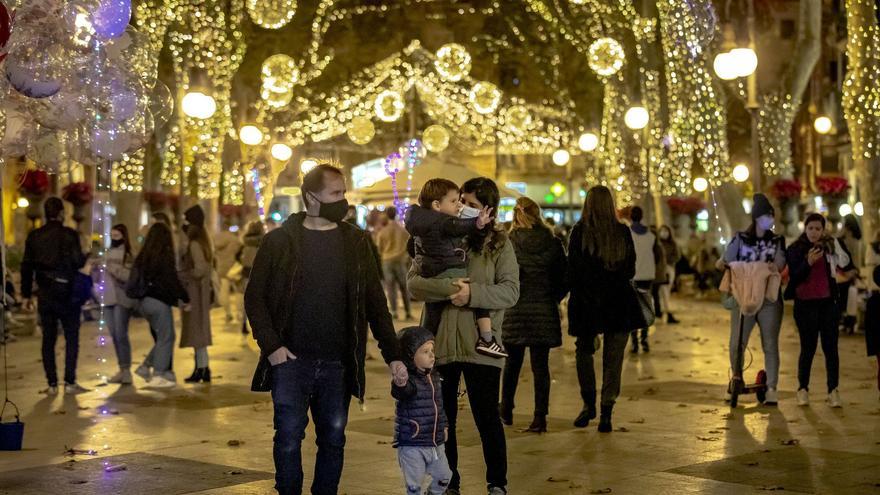 Coronavirus en Baleares: La ola de covid-19 se agiganta en la islas, con uno de cada 30 ciudadanos contagiado