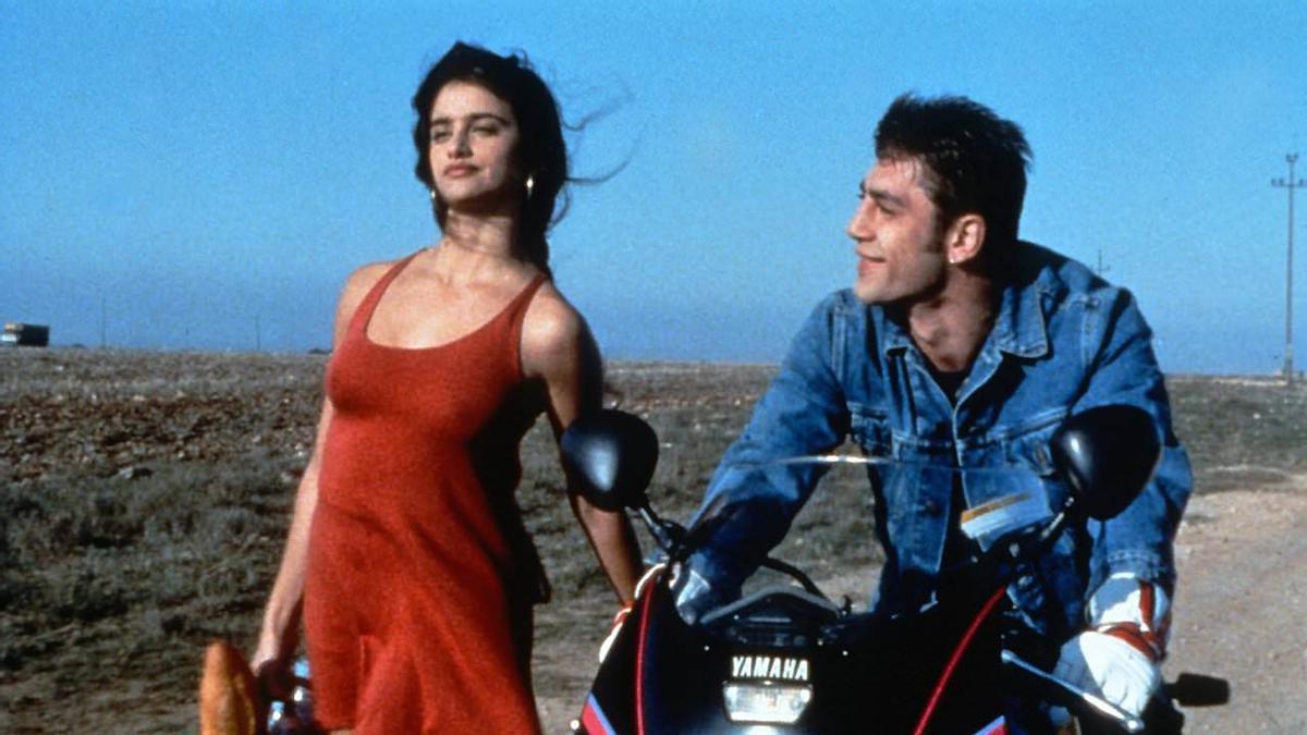 Penélope Cruz y Javier Bardem en 'Jamón Jamón', una de las películas del catálogo de FlixOlé.