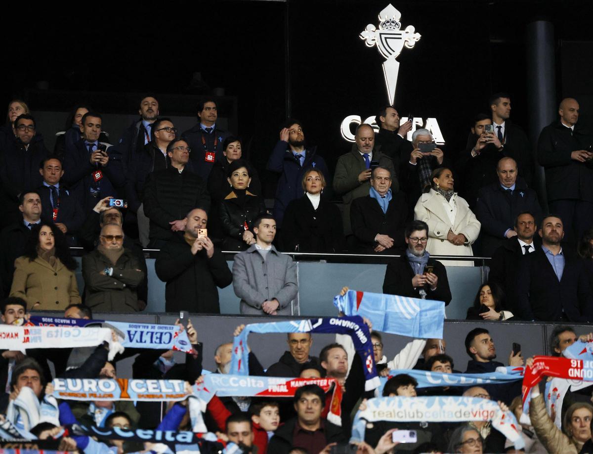 Grada de Tribuna con autoridades en Balaídos al inicio del partido Celta - Olympique de Lyon