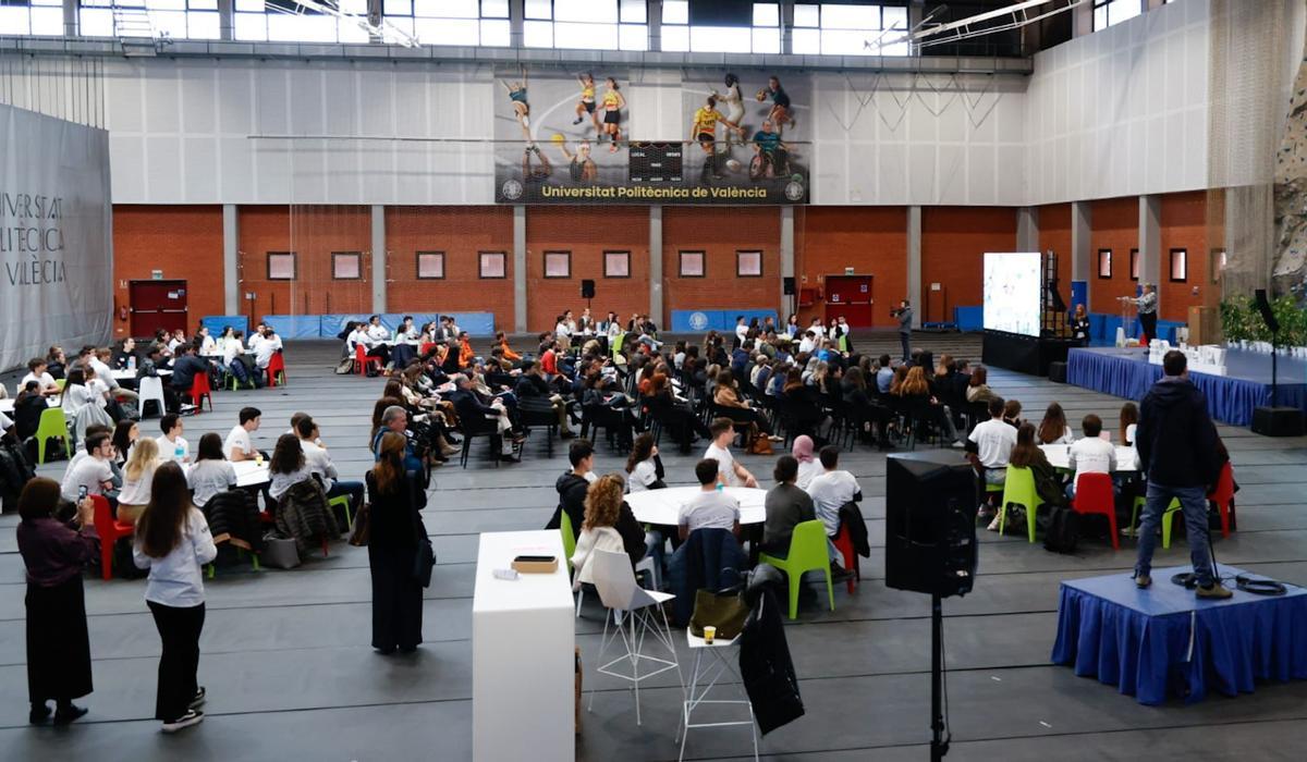 Grupo La Plana desafía a 100 estudiantes de la UPV a darle una segunda vida al packaging de cartón en la octava edición del QUÉDATE.