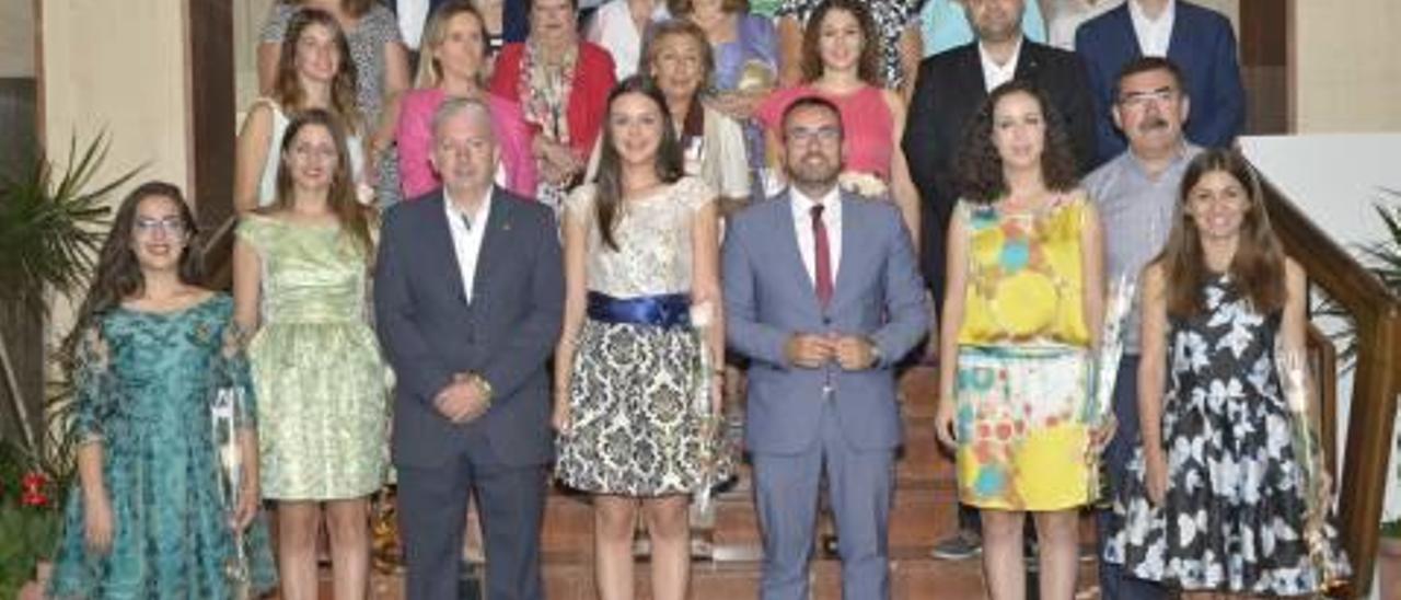 Recepción del alcalde a todas las reinas de las fiestas.