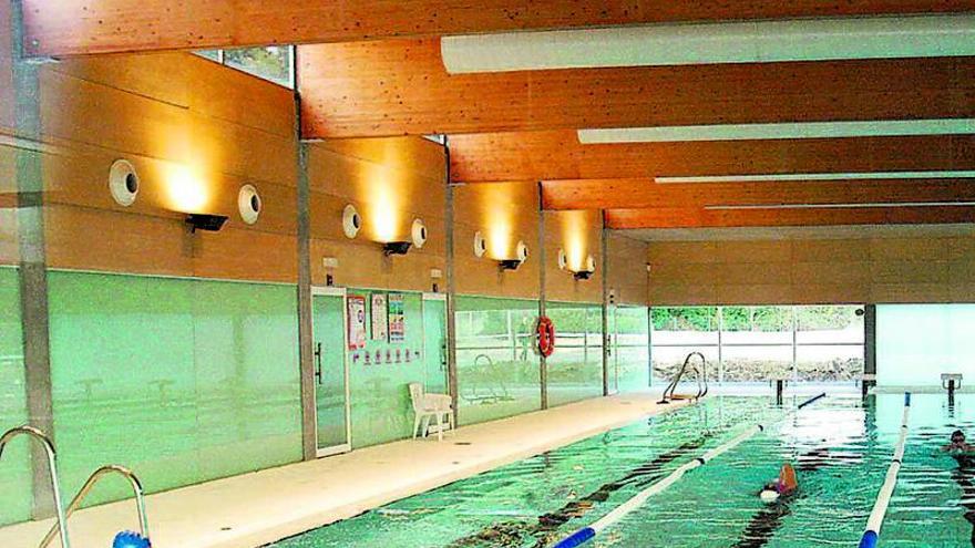 Interior de la piscina climatizada de A Barcala. moncho fuentes