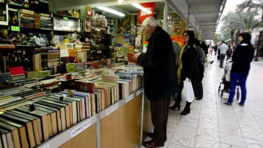 Las casetas de la Feria del Libro de Alicante se instalarán este año en el paseo de Federico Soto, donde ahora se encuentra la Feria del Libro Antiguo.