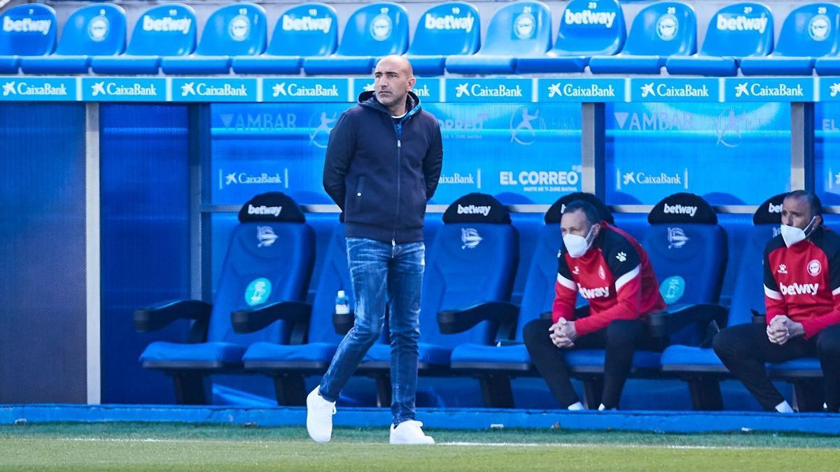 Abelardo Fernández se plantea dimitir como entrenador del Alavés