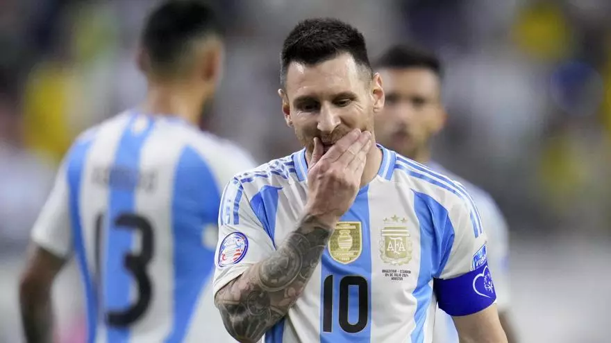 Leo Messi probó suerte a lo 'Panenka'... Y falló