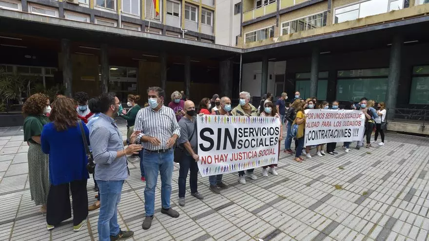 Los trabajadores sociales barajan ir a la huelga si no se resuelve la falta de personal