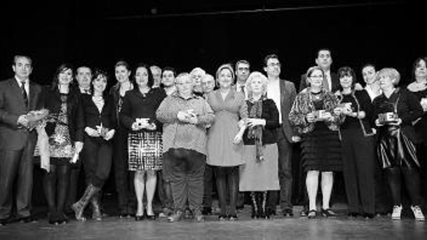 Fotografía de familia de todos los premiados.