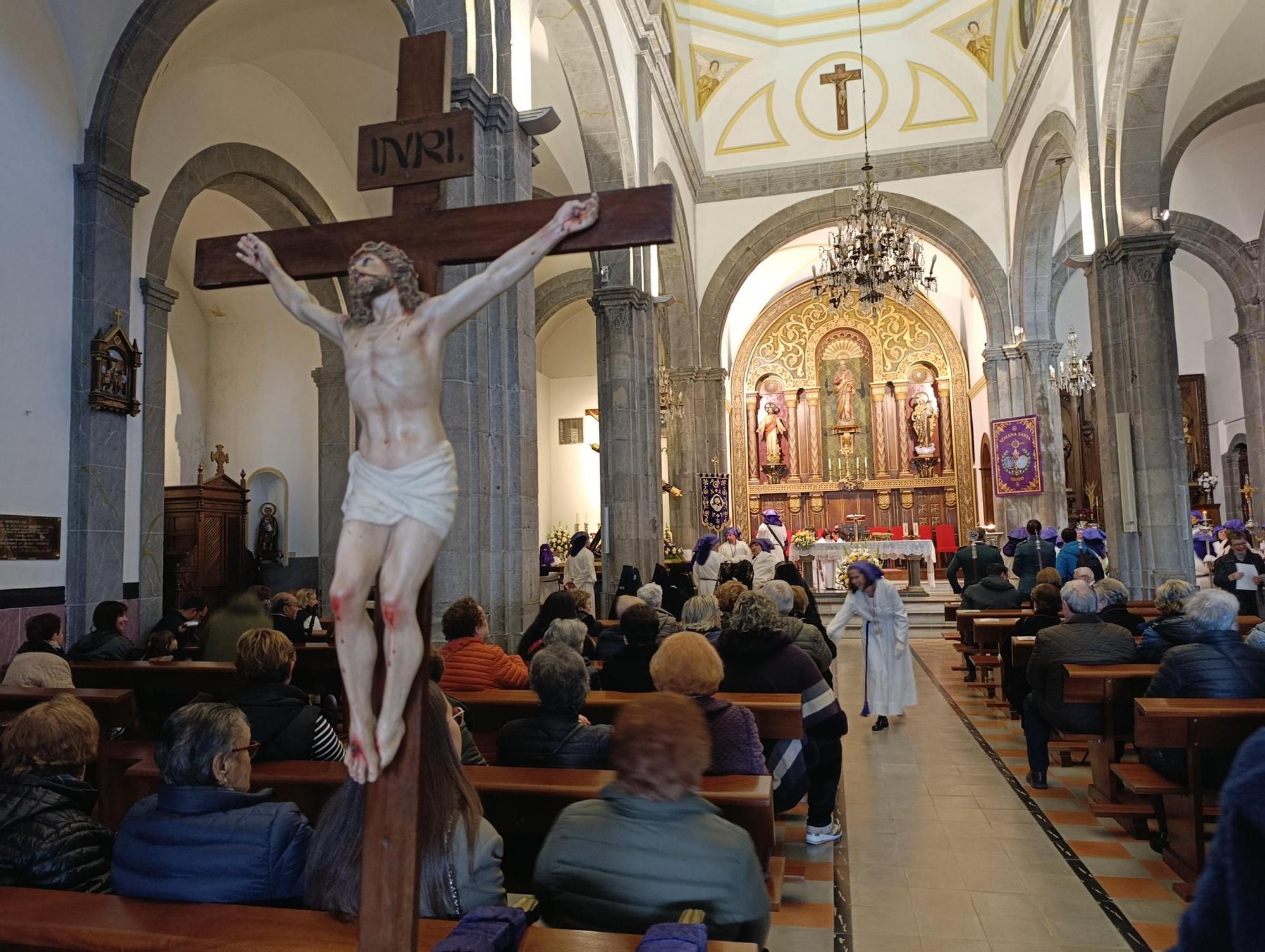 El Nazareno y la Virgen Dolorosa emocionan en Grado