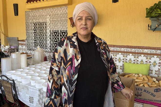 Sabah, la mujer que ofrece comidas en la crisis migratoria de Ceuta: "Estamos agotados"