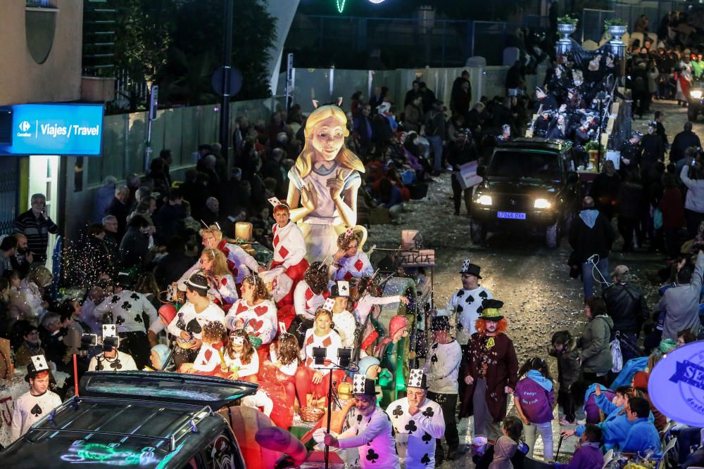 El desfile y el castillo de fuegos ponen fin a las fiestas patronales.