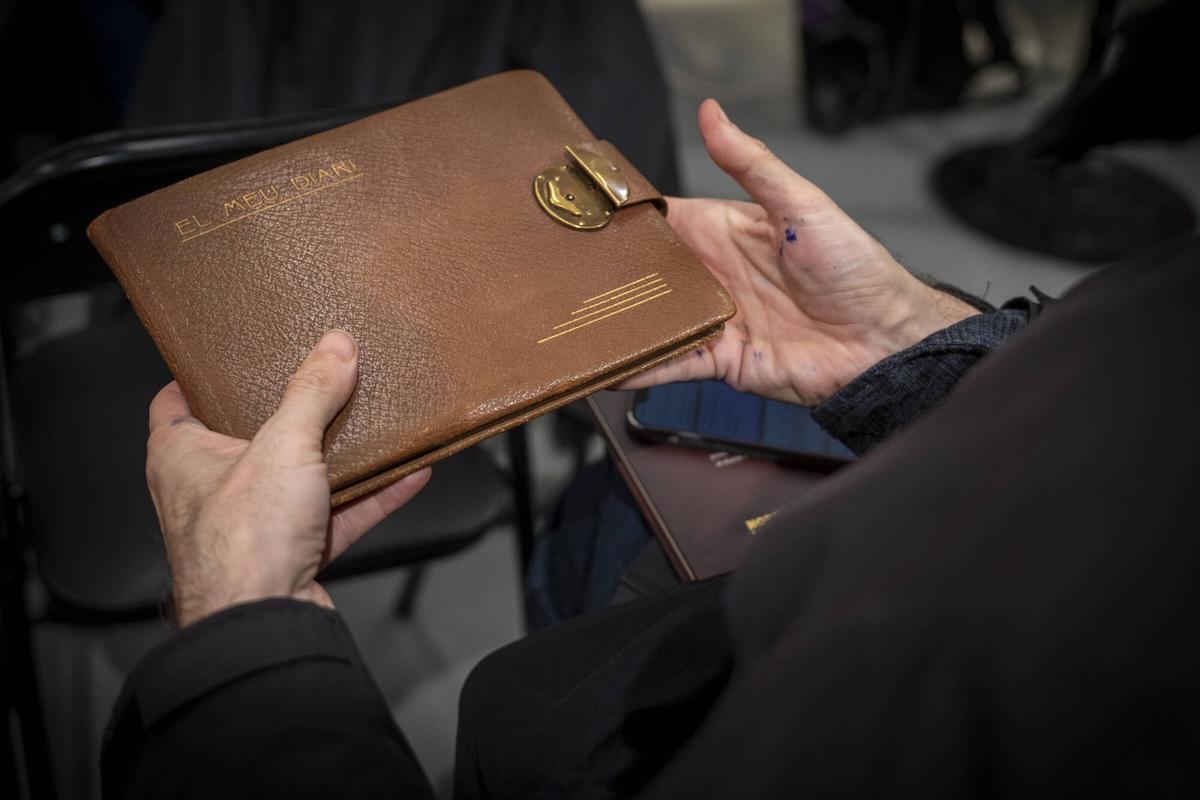 El original del diario de la señorita Litgi, hallado por Kim en els Encants.