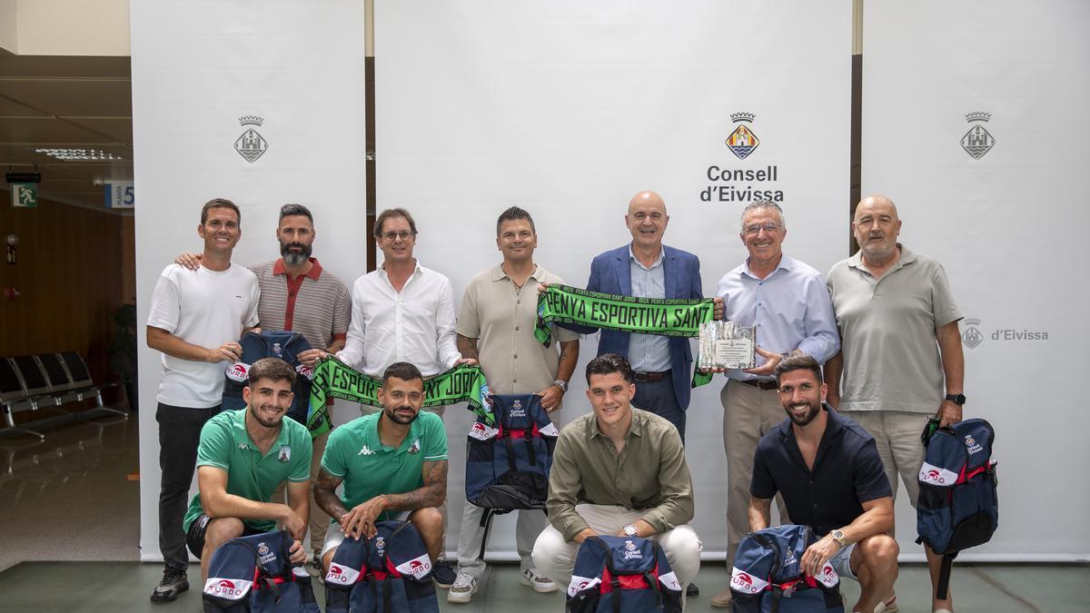 Reconocimiento del Consell de Ibiza a la PE Sant Jordi tras su ascenso a Tercera RFEF