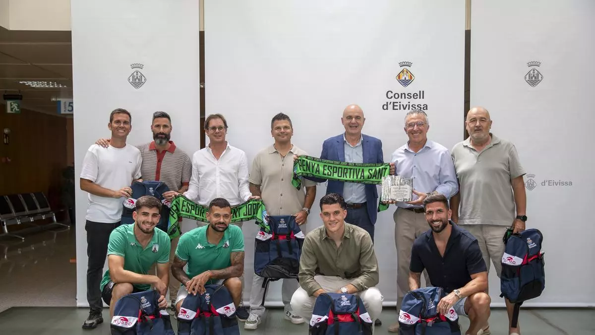 La PE Sant Jordi, homenajeada por el Consell de Ibiza