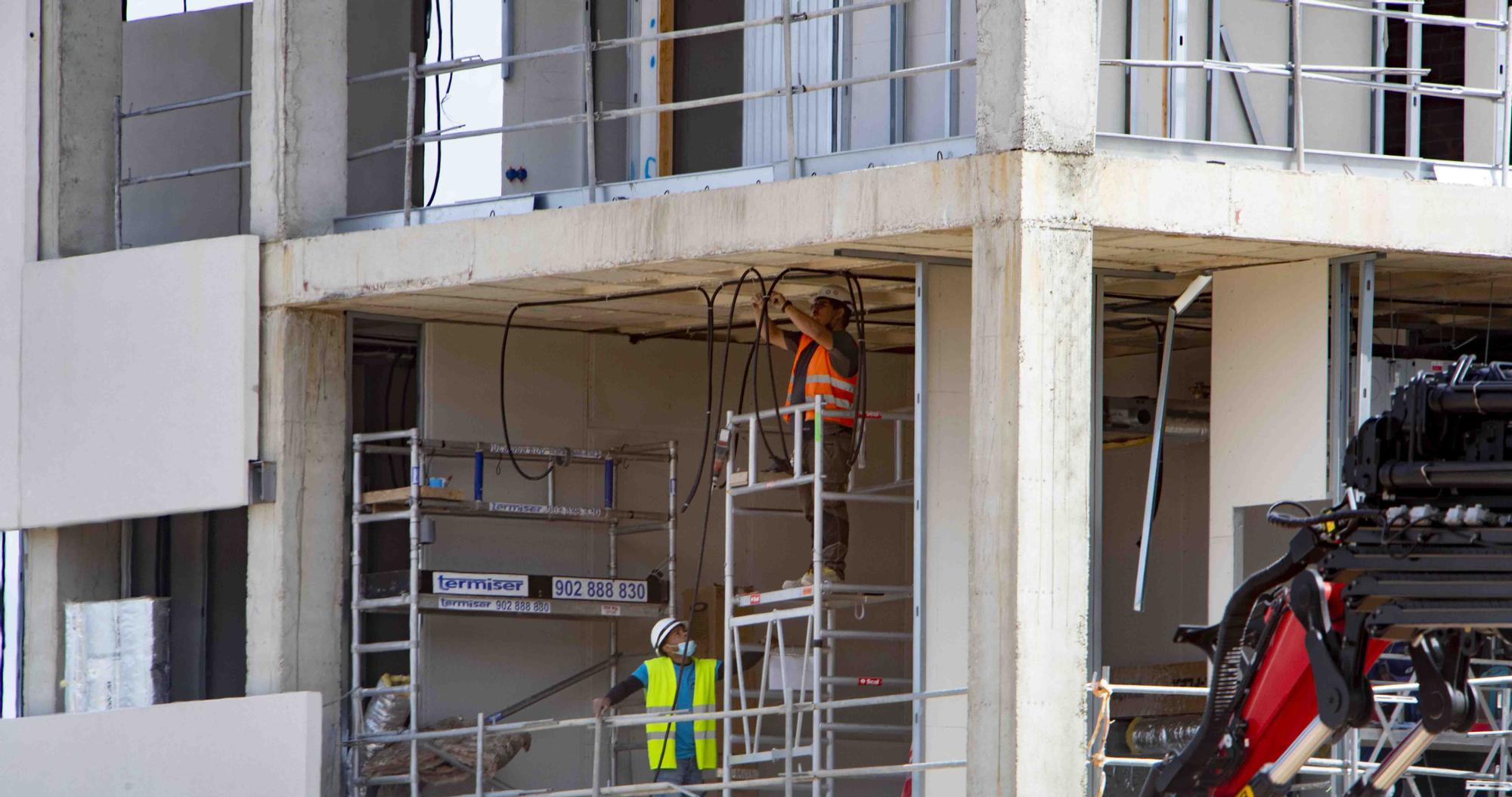 La construcción del nuevo hospital de Ontinyent sigue a buen ritmo.